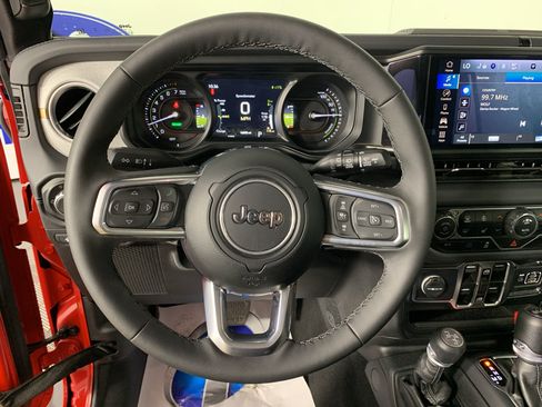 Used 2025 Jeep Wrangler Unlimited Sahara AWD/4WD image 22