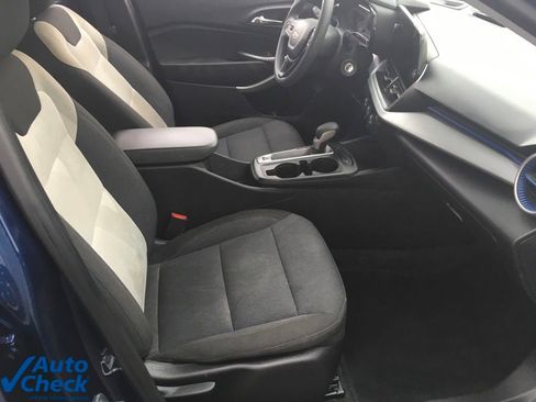 Used 2024 Chevrolet Trax LS w/ LS Convenience Package image 10