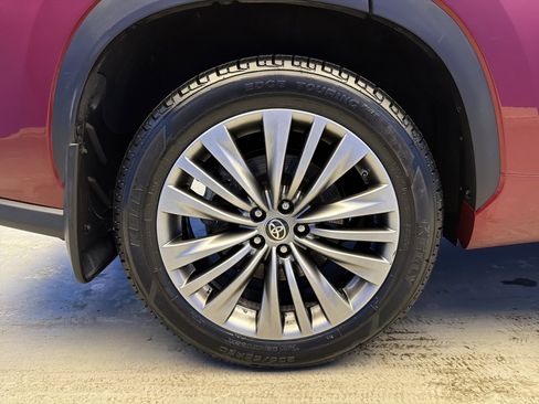 Used 2022 Toyota Highlander Platinum image 9