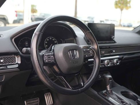 Used 2022 Honda Civic Sport image 2