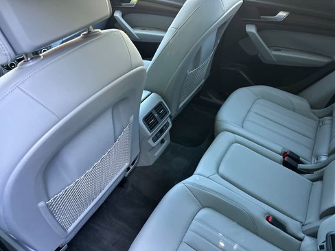 Used 2023 Audi Q5 2.0T Premium w/ Convenience Package image 4