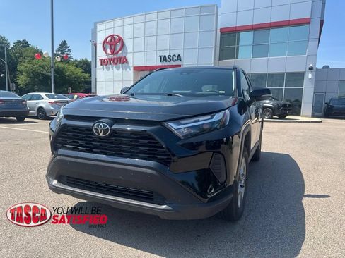 Used 2025 Toyota RAV4 XLE AWD/4WD image 1