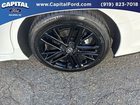 Used 2025 Toyota Camry SE image 13