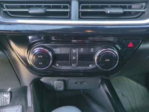 Certified 2024 Chevrolet Trax RS w/ Sunroof Package image 11