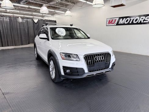 Used 2017 Audi Q5 2.0T Premium Plus w/ Technology Package image 3