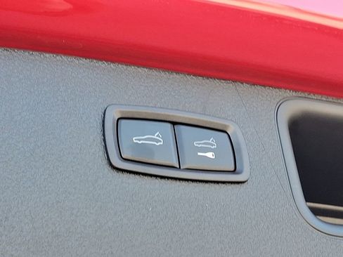 Used 2025 Porsche Macan image 34