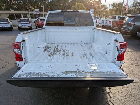 Used 2018 Nissan Titan S image 13