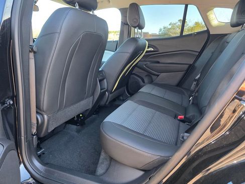 Used 2025 Chevrolet Trax LT w/ LT Convenience Package image 26