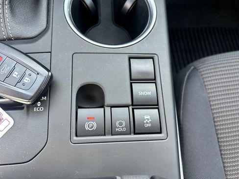 Certified 2023 Toyota Highlander LE image 33