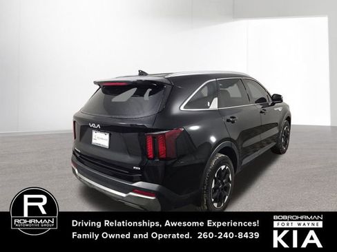 Certified 2025 Kia Sorento S image 6