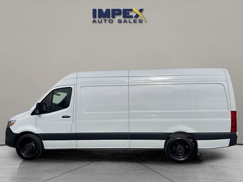 Used 2025 Mercedes-Benz Sprinter 2500 image 2