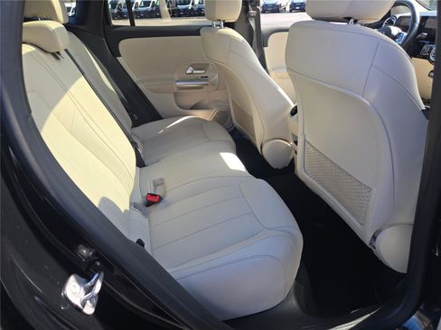 Used 2023 Mercedes-Benz GLA 250 4MATIC w/ Premium Package image 10