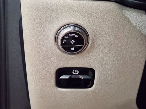 Used 2024 Mercedes-Benz GLC 300 image 39