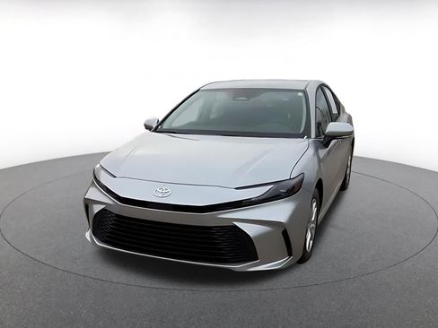 Used 2025 Toyota Camry LE image 7