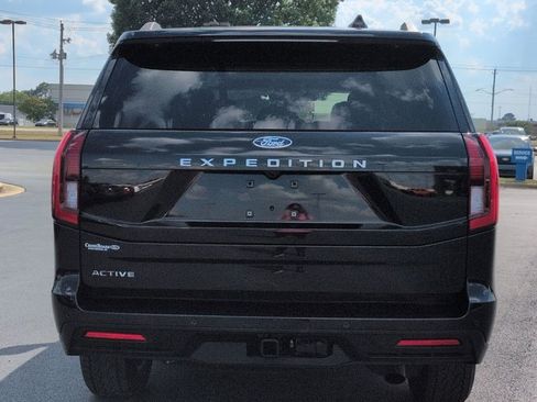 Certified 2025 Ford Expedition Active AWD/4WD image 5