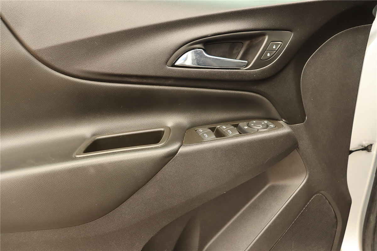 Used 2020 Chevrolet Equinox LT FWD image 24