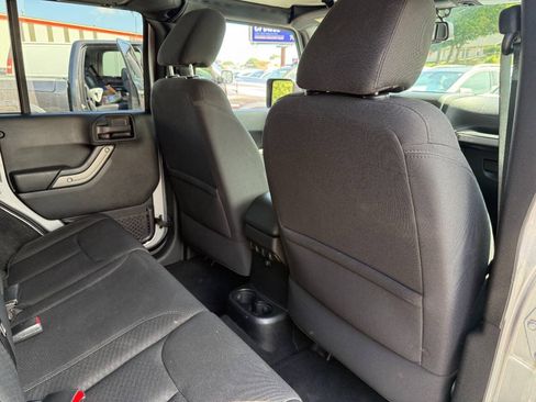 Used 2015 Jeep Wrangler Unlimited Sport w/ Quick Order Package 24S AWD/4WD image 28