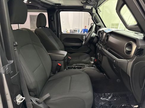 Used 2020 Jeep Wrangler Sport image 19