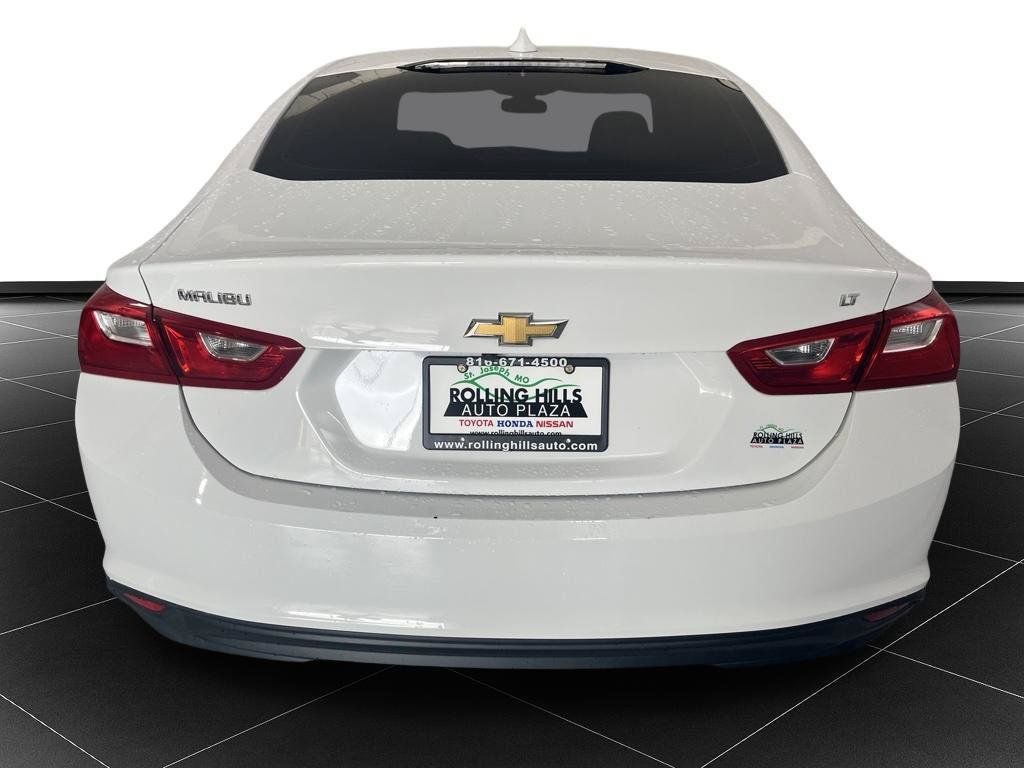 Used 2018 Chevrolet Malibu LT FWD image 4