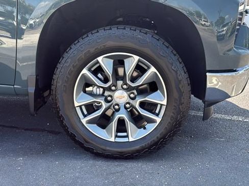Used 2026 Chevrolet Silverado 1500 LT AWD/4WD image 9
