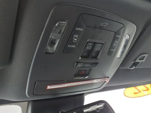 Certified 2022 Toyota Sienna XLE Woodland Edition image 18