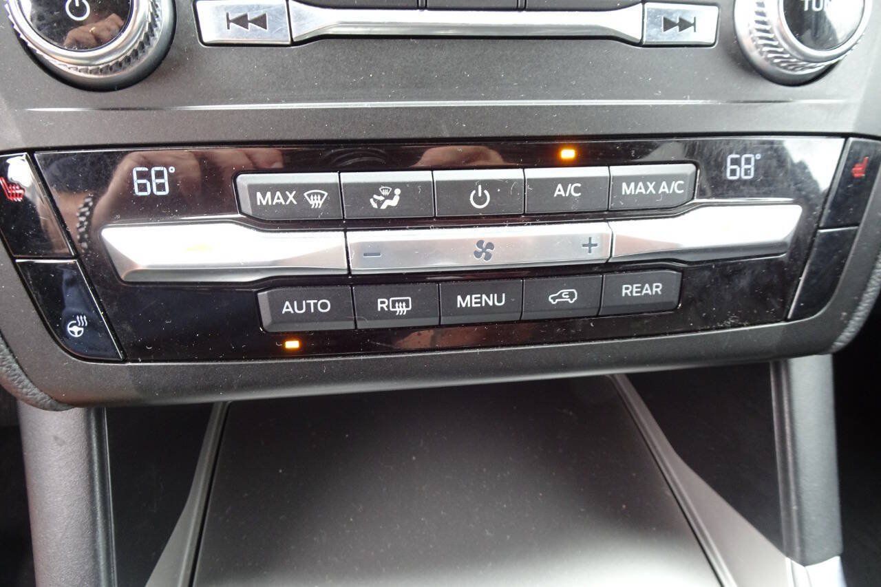Used 2020 Ford Explorer XLT w/ Equipment Group 202A AWD/4WD image 26