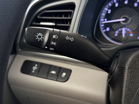 Used 2020 Hyundai Elantra SE FWD image 39