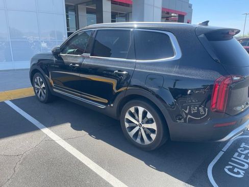 Used 2022 Kia Telluride EX w/ EX Premium Package FWD image 2