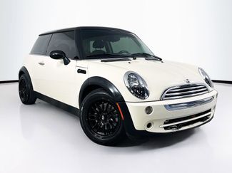 Used 2006 MINI Cooper Hardtop FWD video 1
