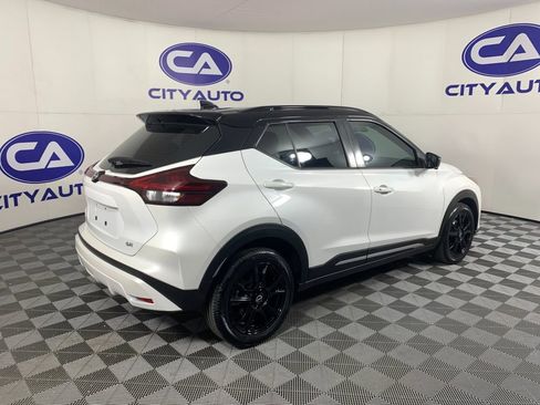 Used 2024 Nissan Kicks SR image 3