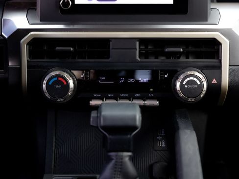Certified 2025 Toyota Tacoma SR5 AWD/4WD image 17