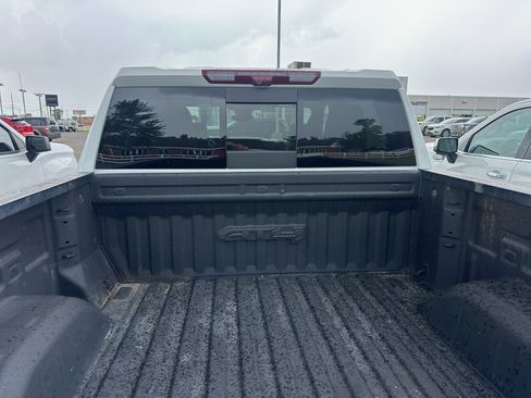 Used 2024 GMC Sierra 1500 AT4 w/ Technology Package image 6