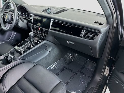 Certified 2026 Porsche Macan AWD/4WD image 29