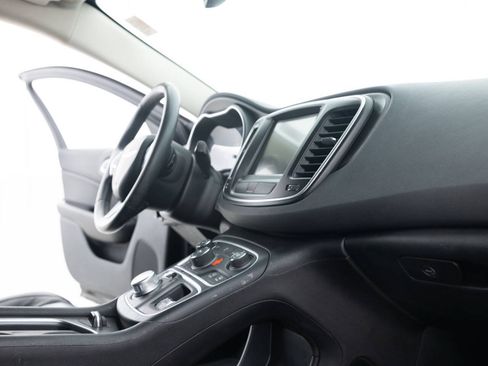 Used 2017 Chrysler 200 Limited Platinum FWD image 27
