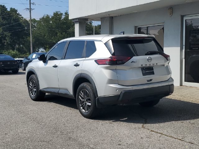 Certified 2024 Nissan Rogue S FWD image 2