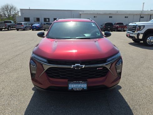 Certified 2025 Chevrolet Trax RS w/ Sunroof Package image 3