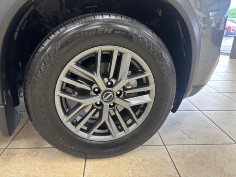 Used 2023 Nissan Rogue S FWD image 14