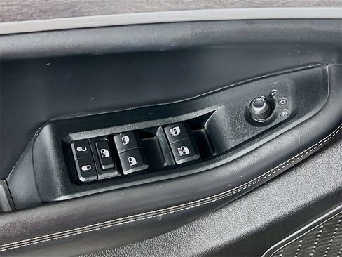 Used 2023 Jeep Grand Cherokee Limited image 17