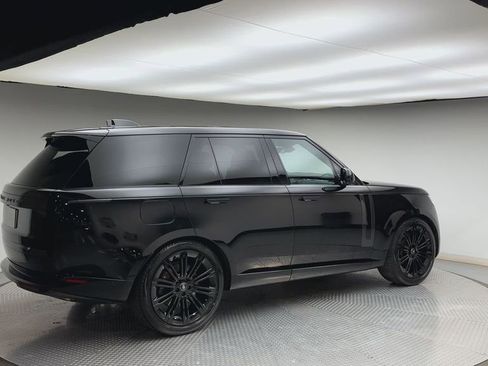 Used 2024 Land Rover Range Rover SE image 2