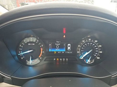 Used 2017 Ford Fusion SE image 16