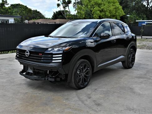 Used 2026 Nissan Kicks SR FWD image 1