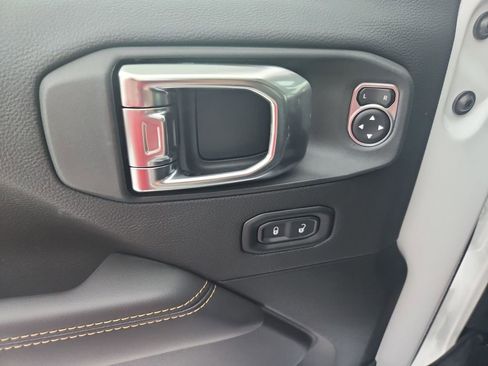 New 2025 Jeep Gladiator Sport image 21