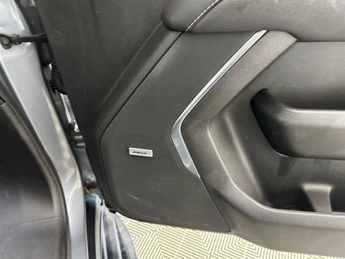 Used 2022 GMC Yukon XL SLT w/ SLT Premium Package image 30