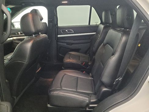 Used 2016 Ford Explorer XLT w/ Equipment Group 202A AWD/4WD image 18