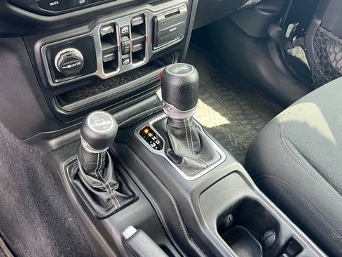 Used 2021 Jeep Wrangler Unlimited Sahara w/ Uconnect 4C Nav & Sound Group AWD/4WD image 19