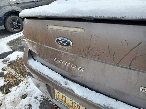 Used 2010 Ford Focus SES image 4