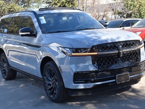 New 2025 Lincoln Navigator Reserve w/ Jet Appearance Package image 3