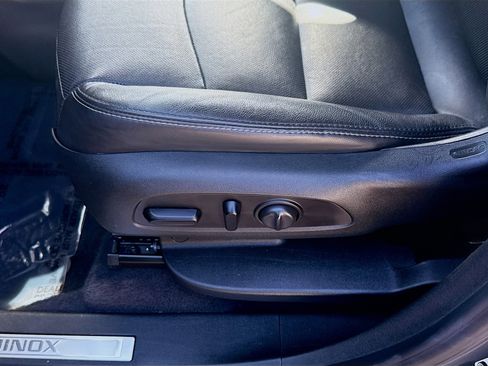 Used 2020 Chevrolet Equinox Premier image 17