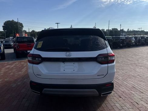 Used 2025 Honda Pilot Elite image 13