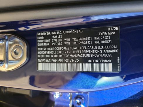 Certified 2025 Porsche Macan image 31